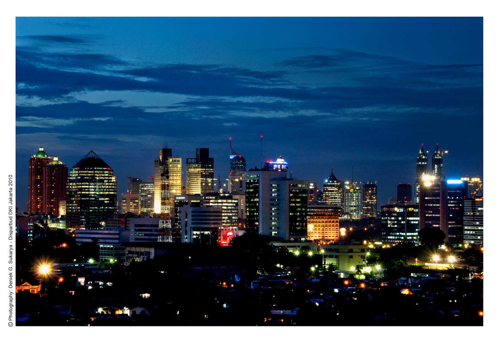  Pemandangan  Kota Jakarta Di Malam Hari